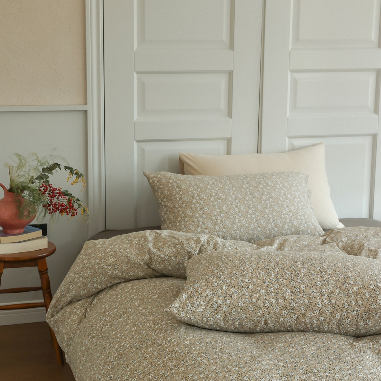 91家纺网 家纺一手货源 找家纺 爱丽丝 2025新款亲肤舒适针织棉四件套系列 水仙花咖