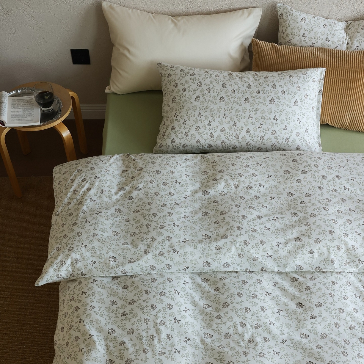 91家纺网 家纺一手货源 找家纺 爱丽丝 2025新款亲肤舒适针织棉四件套系列 桃花朵朵绿