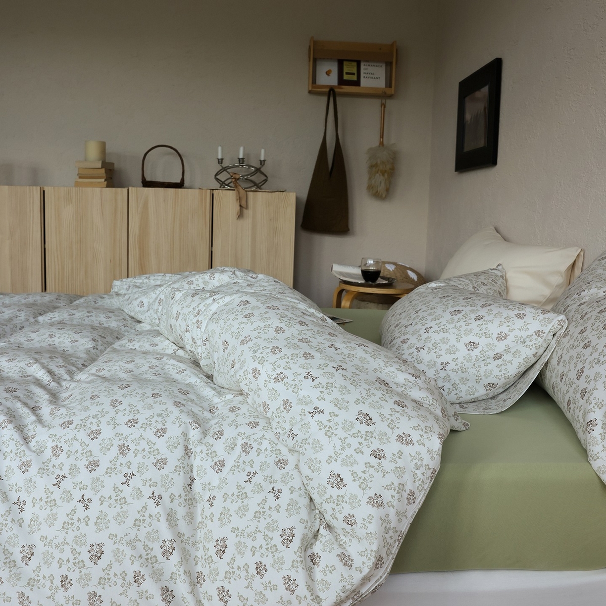 91家纺网 家纺一手货源 找家纺 爱丽丝 2025新款亲肤舒适针织棉四件套系列 桃花朵朵绿