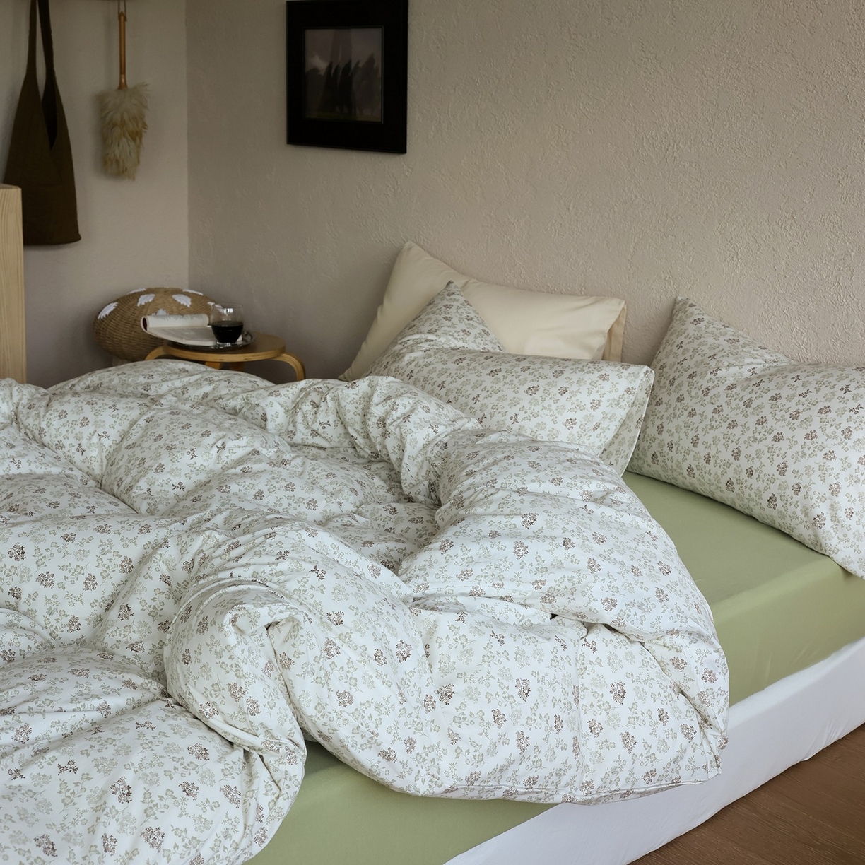 91家纺网 家纺一手货源 找家纺 爱丽丝 2025新款亲肤舒适针织棉四件套系列 桃花朵朵绿