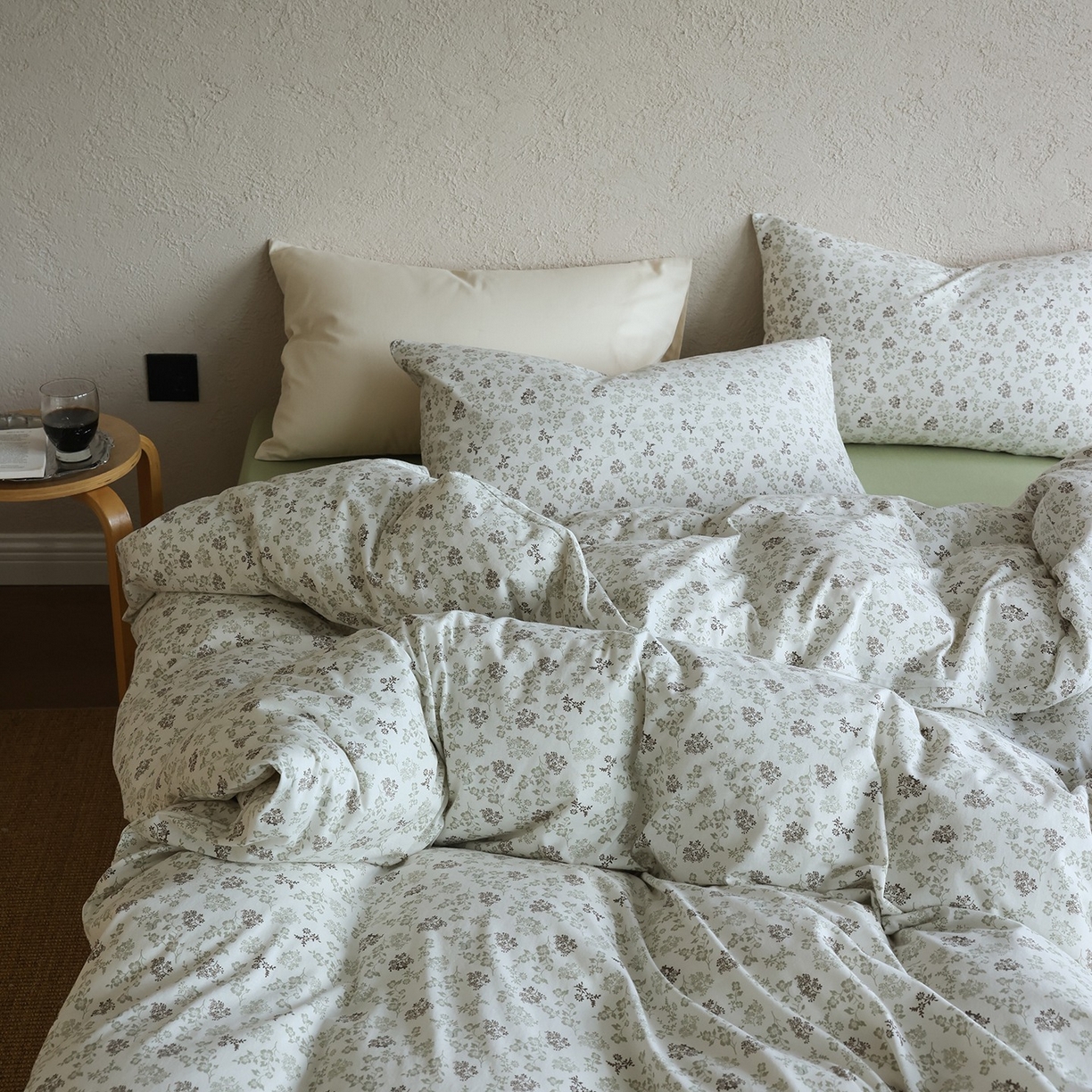 91家纺网 家纺一手货源 找家纺 爱丽丝 2025新款亲肤舒适针织棉四件套系列 桃花朵朵绿