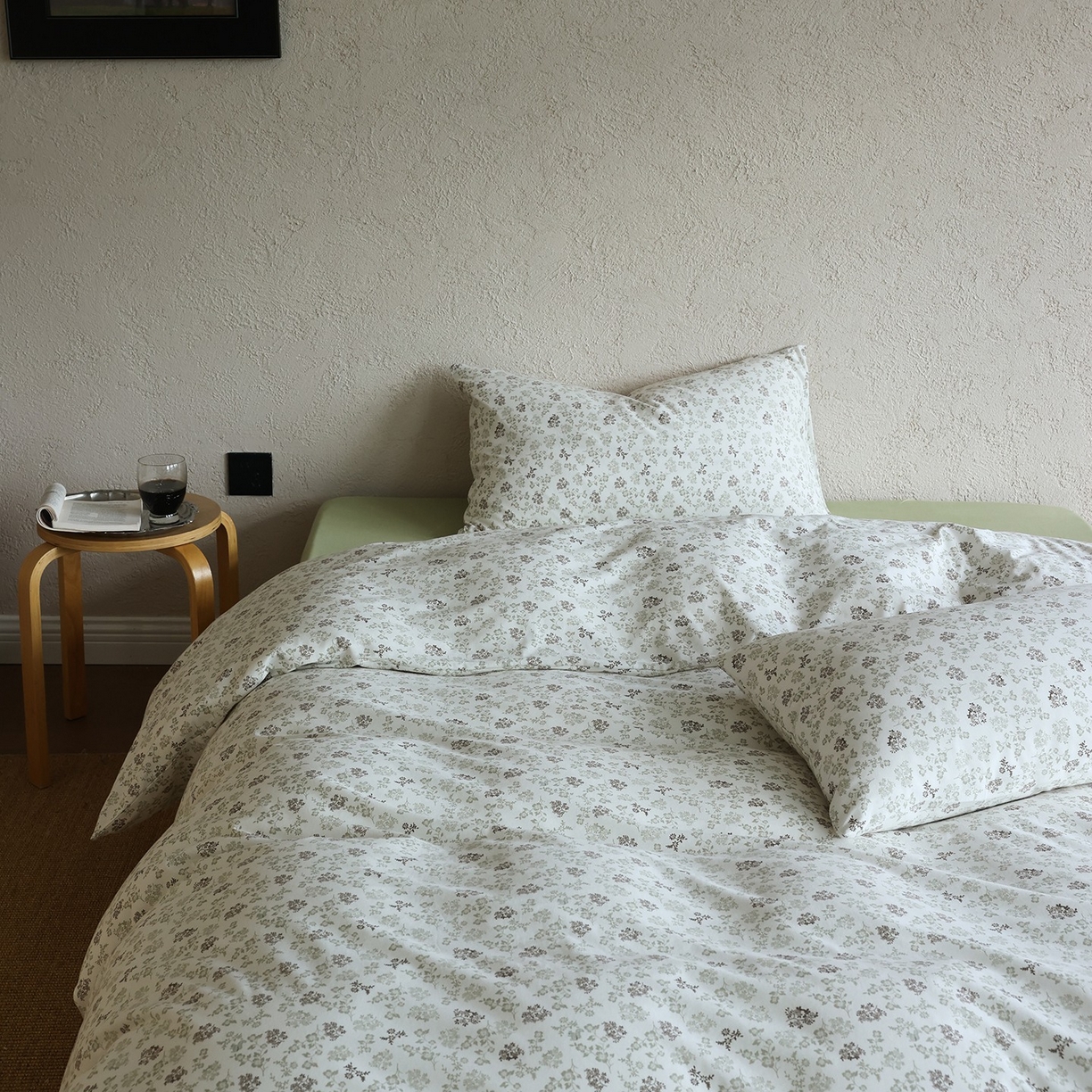 91家纺网 家纺一手货源 找家纺 爱丽丝 2025新款亲肤舒适针织棉四件套系列 桃花朵朵绿