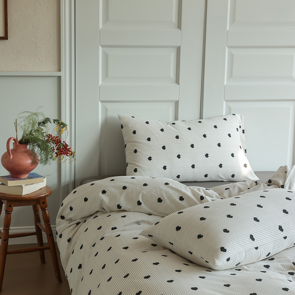 91家纺网 家纺一手货源 找家纺 爱丽丝 2025新款亲肤舒适针织棉四件套系列 条纹爱心黑色