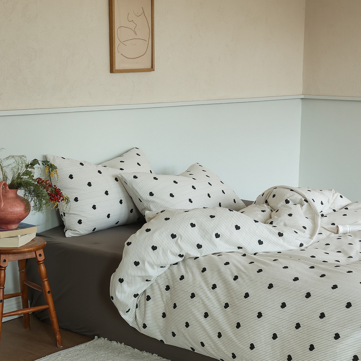 91家纺网 家纺一手货源 找家纺 爱丽丝 2025新款亲肤舒适针织棉四件套系列 条纹爱心黑色