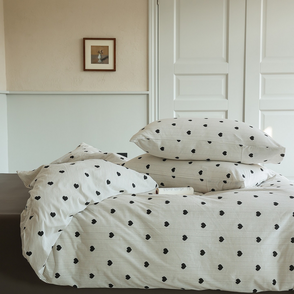 91家纺网 家纺一手货源 找家纺 爱丽丝 2025新款亲肤舒适针织棉四件套系列 条纹爱心黑色