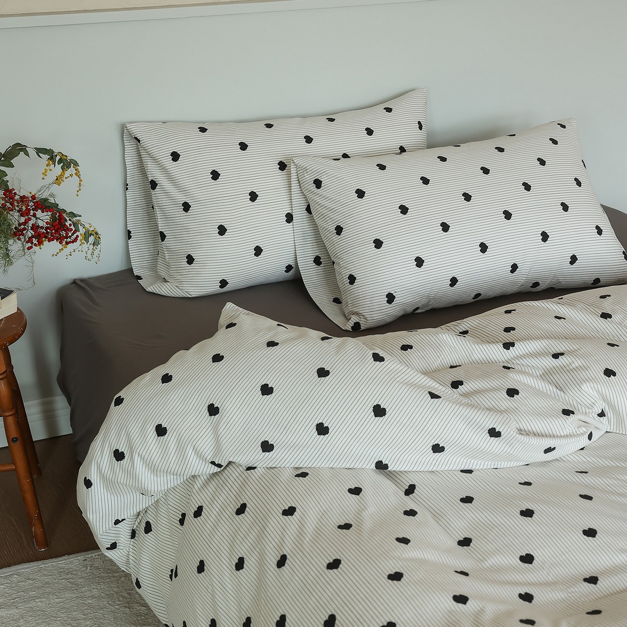 91家纺网 家纺一手货源 找家纺 爱丽丝 2025新款亲肤舒适针织棉四件套系列 条纹爱心黑色