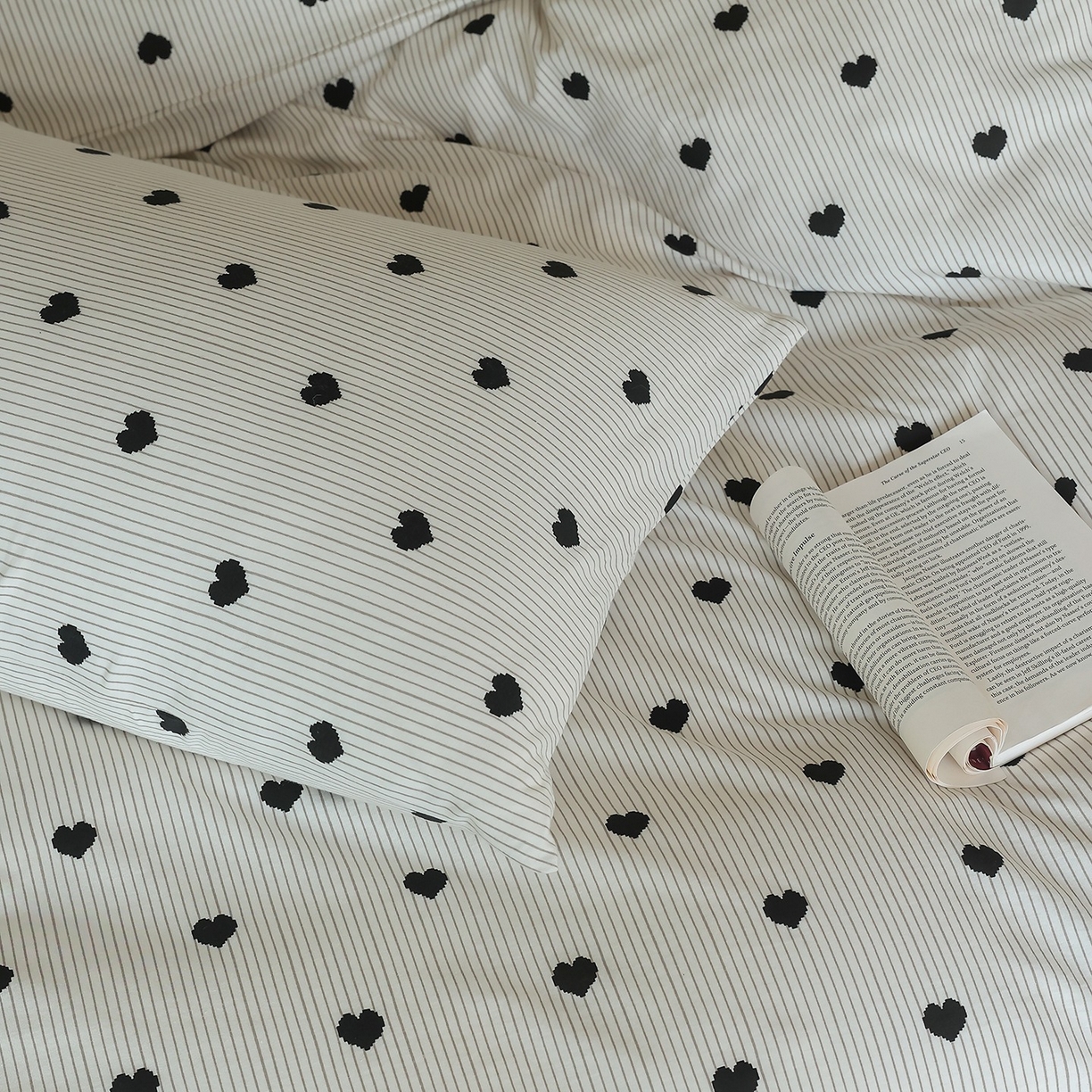 91家纺网 家纺一手货源 找家纺 爱丽丝 2025新款亲肤舒适针织棉四件套系列 条纹爱心黑色