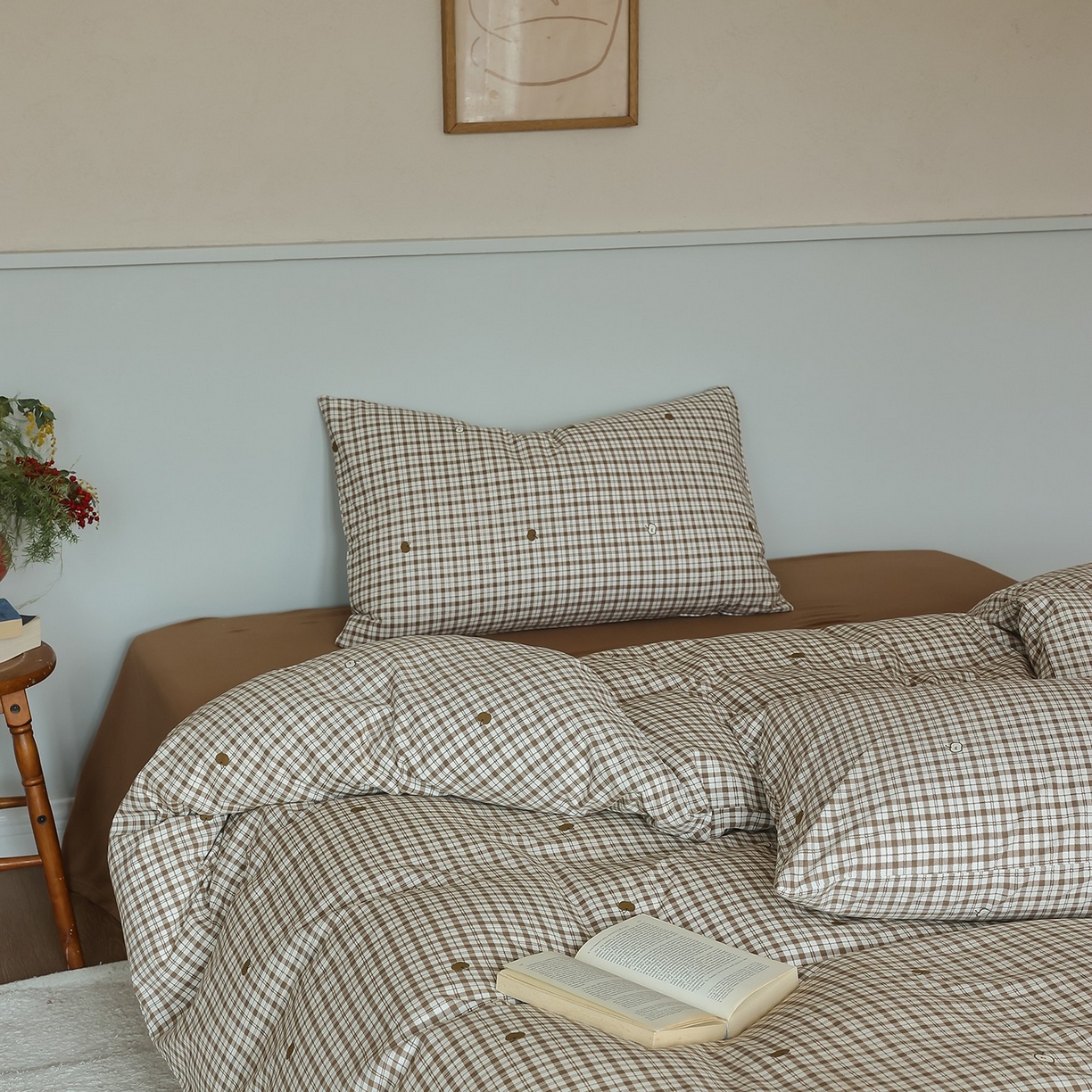 91家纺网 家纺一手货源 找家纺 爱丽丝 2025新款亲肤舒适针织棉四件套系列 条纹苹果咖