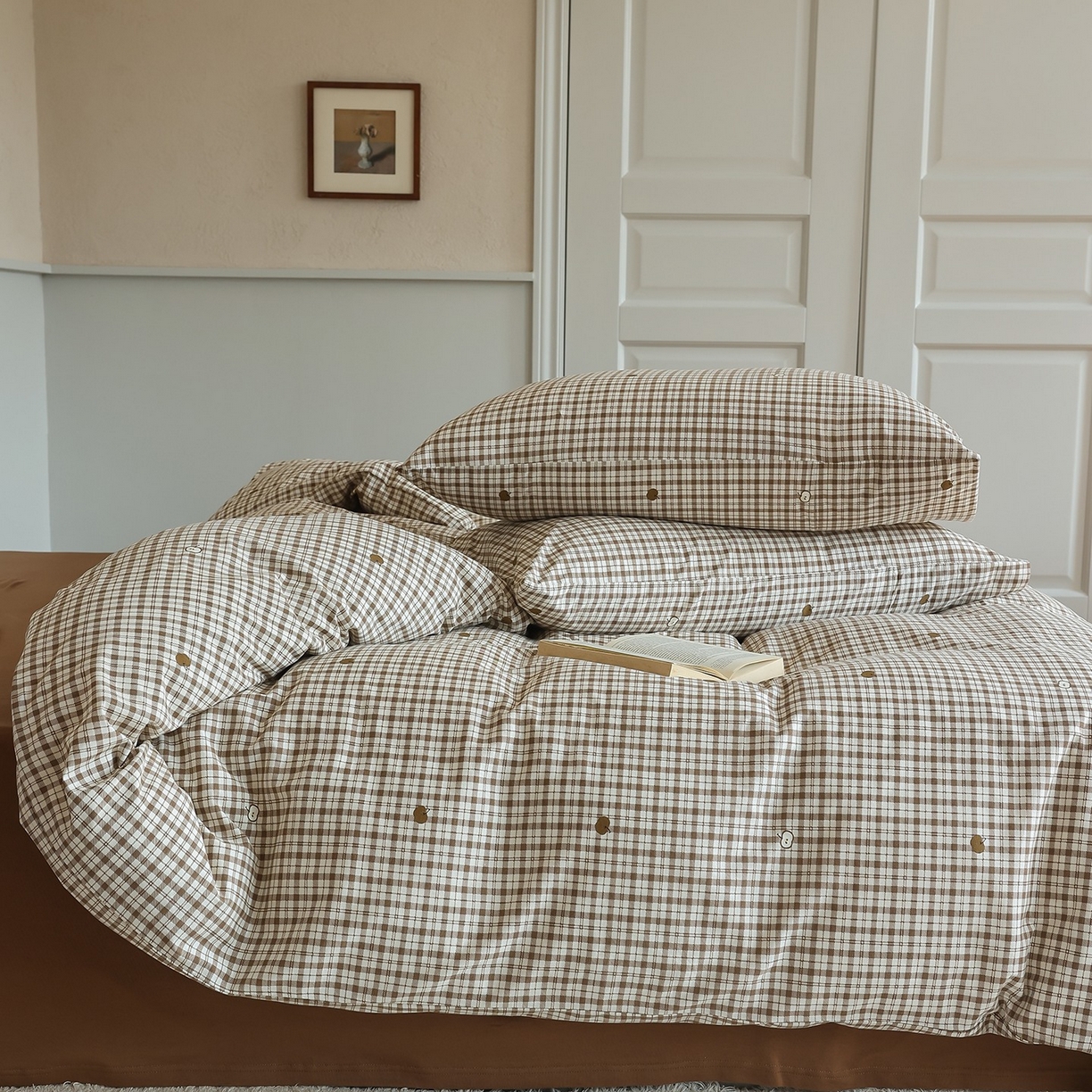 91家纺网 家纺一手货源 找家纺 爱丽丝 2025新款亲肤舒适针织棉四件套系列 条纹苹果咖