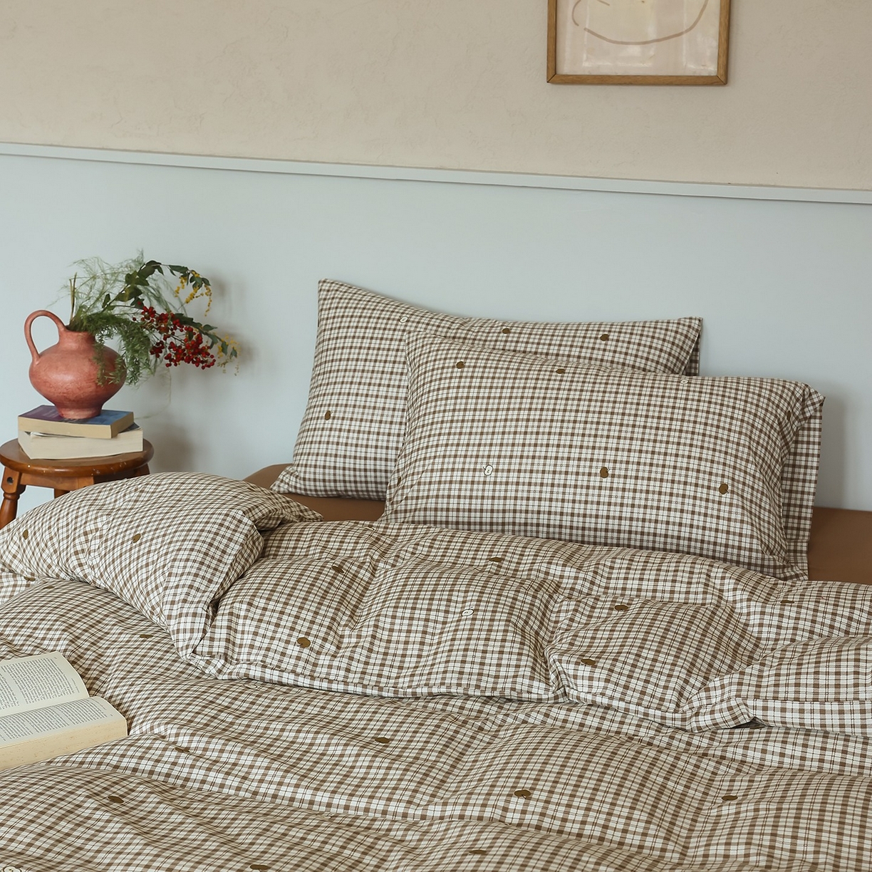 91家纺网 家纺一手货源 找家纺 爱丽丝 2025新款亲肤舒适针织棉四件套系列 条纹苹果咖