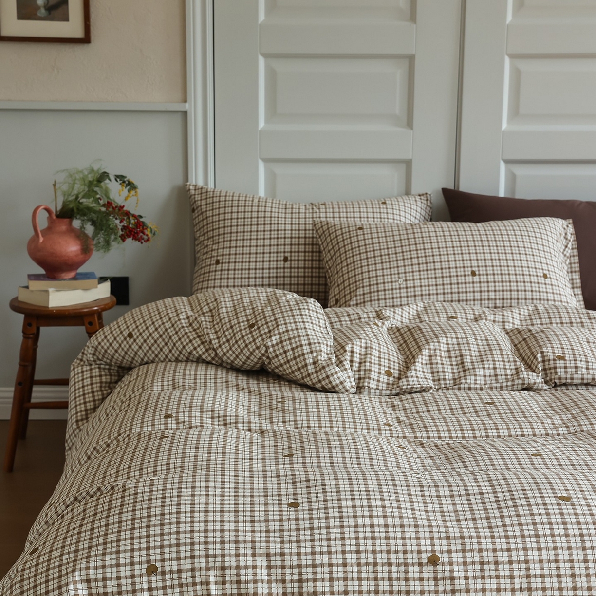 91家纺网 家纺一手货源 找家纺 爱丽丝 2025新款亲肤舒适针织棉四件套系列 条纹苹果咖