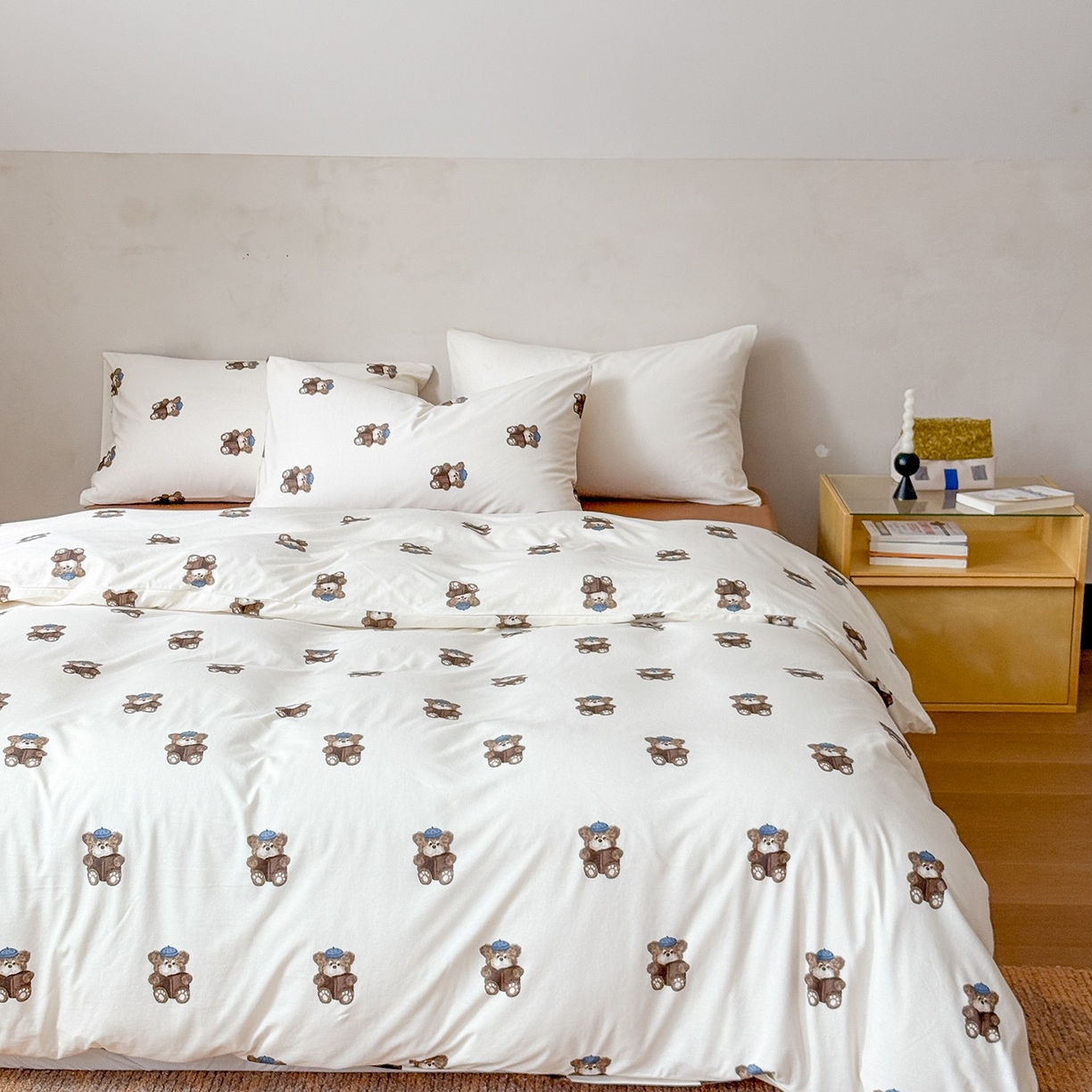 91家纺网 家纺一手货源 找家纺 爱丽丝 2025新款亲肤舒适针织棉四件套系列 小熊假日