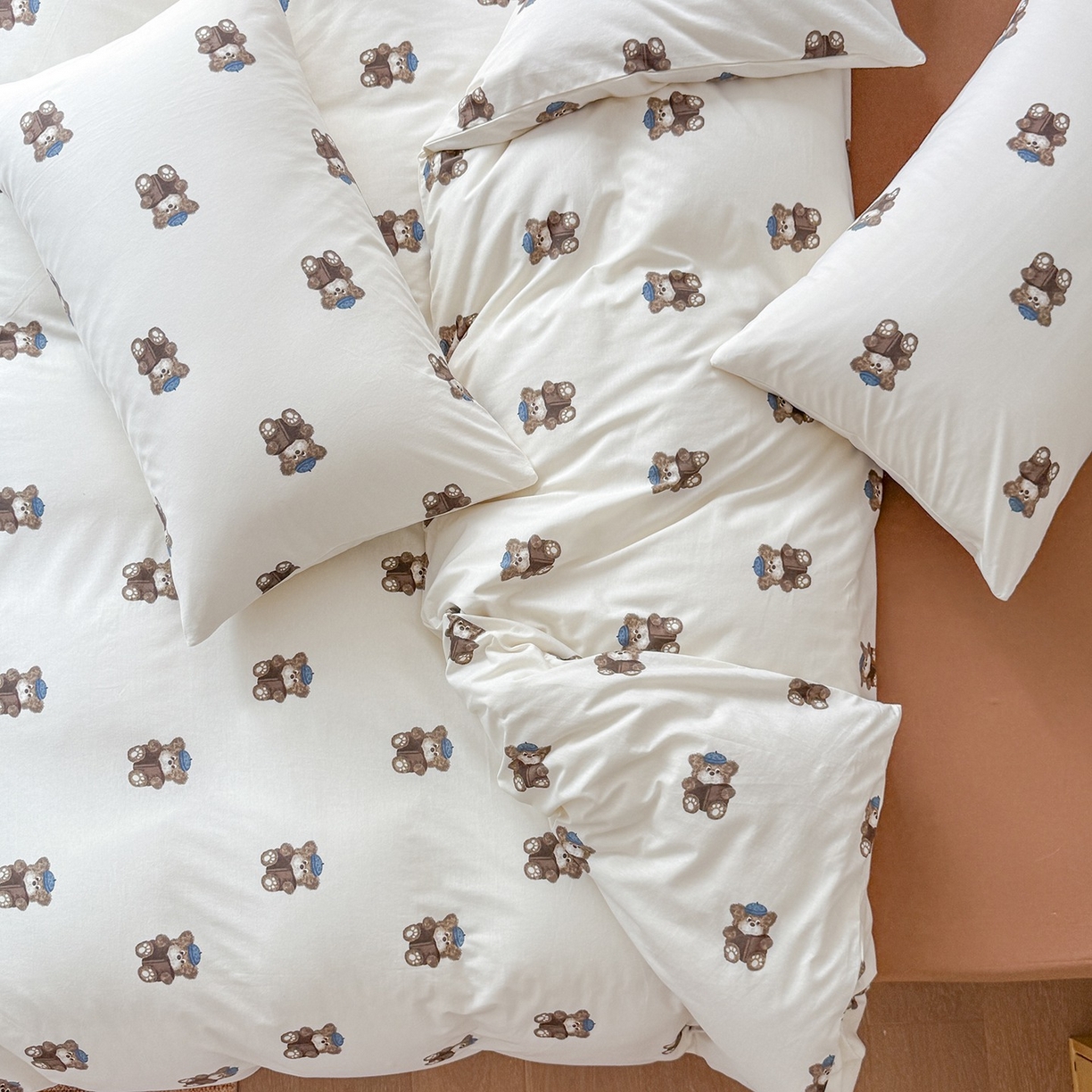 91家纺网 家纺一手货源 找家纺 爱丽丝 2025新款亲肤舒适针织棉四件套系列 小熊假日