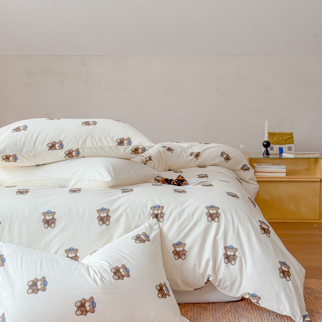 91家纺网 家纺一手货源 找家纺 爱丽丝 2025新款亲肤舒适针织棉四件套系列 小熊假日