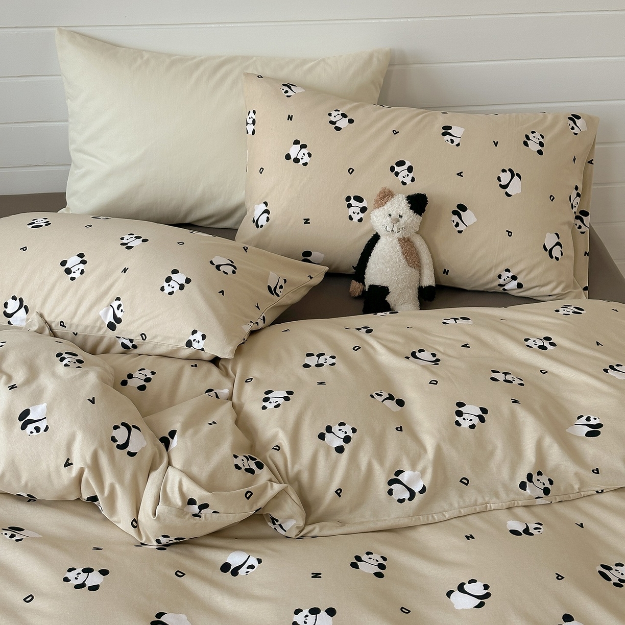 91家纺网 家纺一手货源 找家纺 爱丽丝 2025新款亲肤舒适针织棉四件套系列 小熊猫卡其