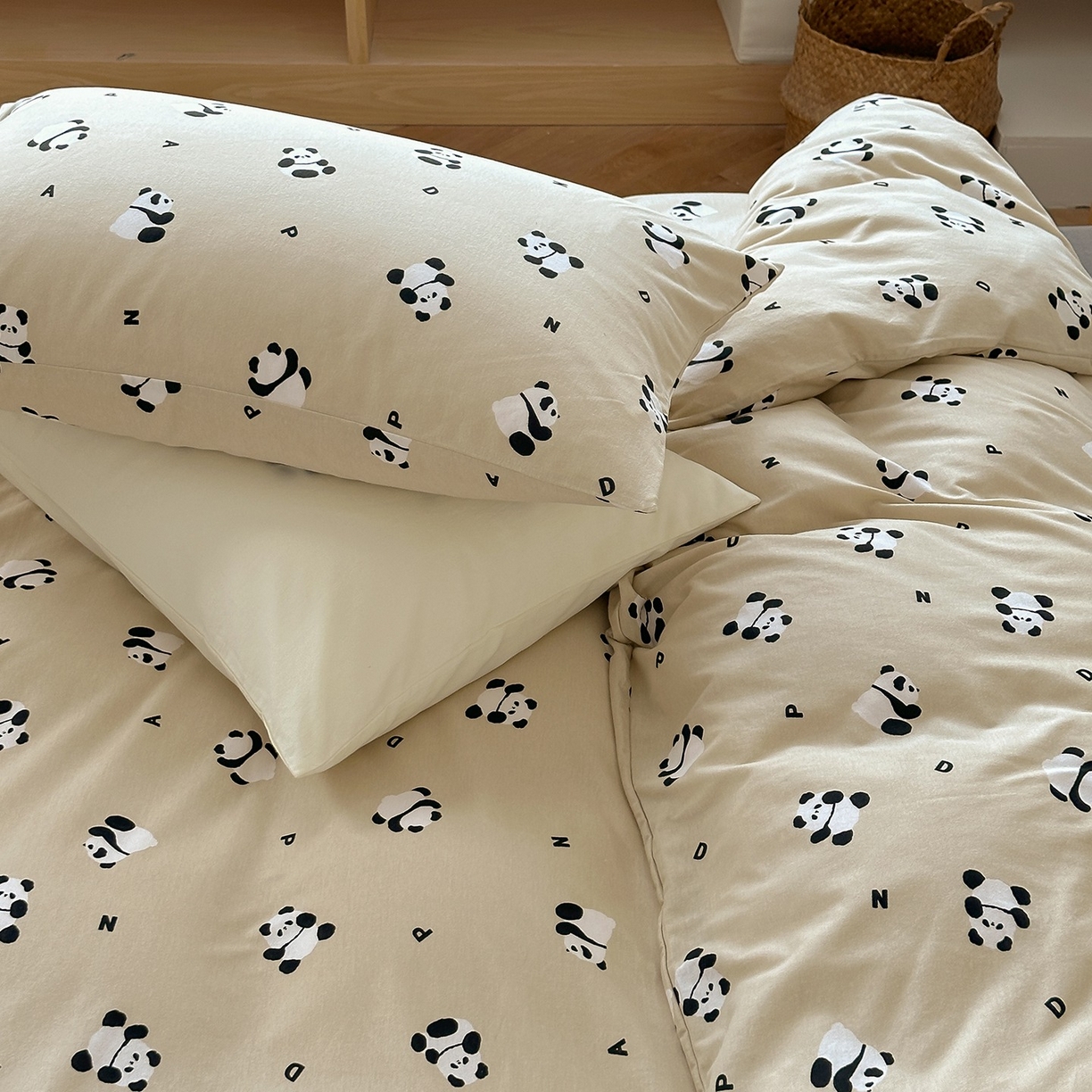 91家纺网 家纺一手货源 找家纺 爱丽丝 2025新款亲肤舒适针织棉四件套系列 小熊猫卡其