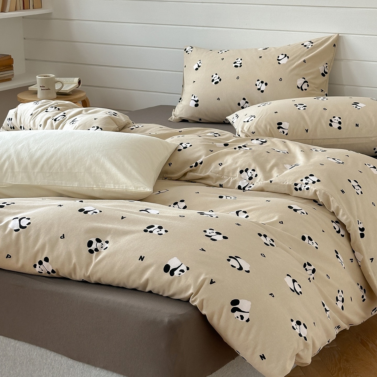 91家纺网 家纺一手货源 找家纺 爱丽丝 2025新款亲肤舒适针织棉四件套系列 小熊猫卡其