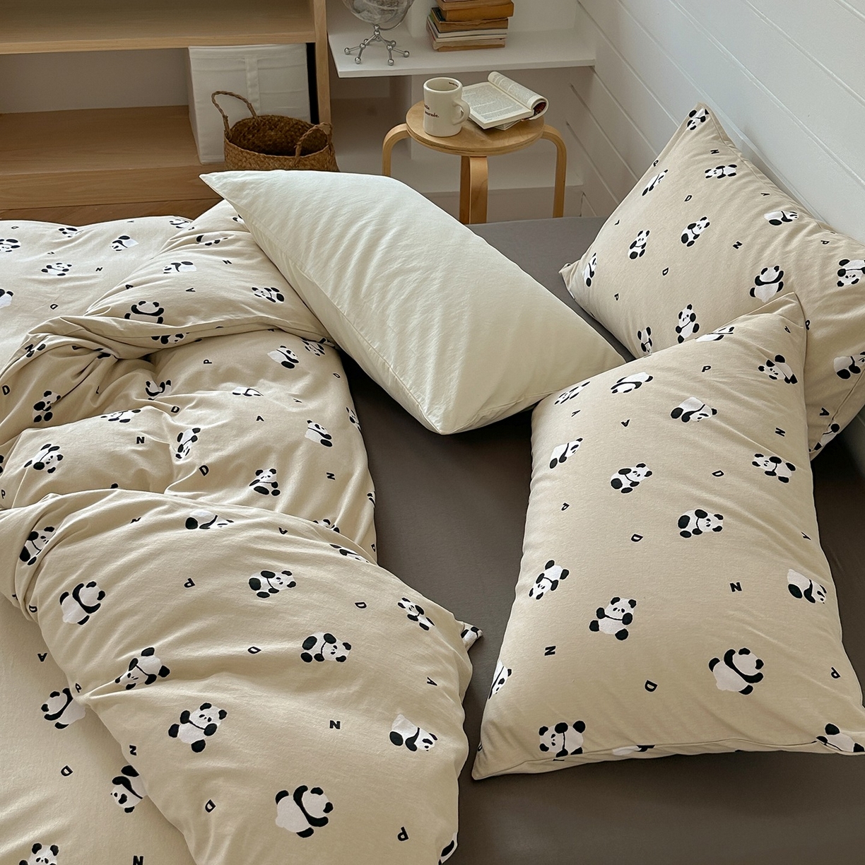 91家纺网 家纺一手货源 找家纺 爱丽丝 2025新款亲肤舒适针织棉四件套系列 小熊猫卡其