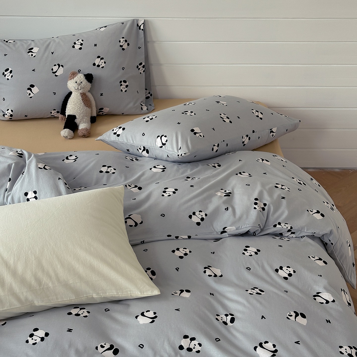 91家纺网 家纺一手货源 找家纺 爱丽丝 2025新款亲肤舒适针织棉四件套系列 小熊毛灰