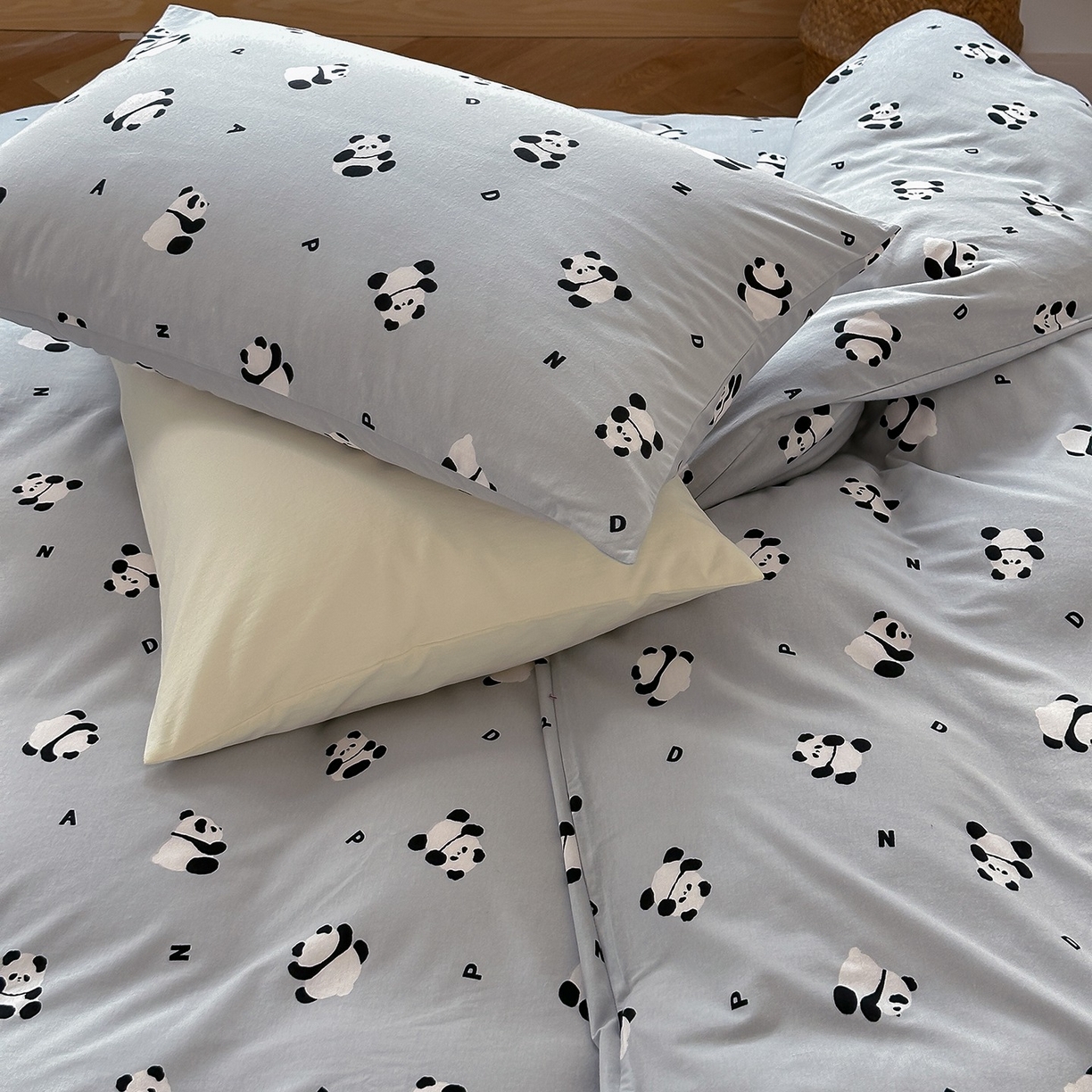 91家纺网 家纺一手货源 找家纺 爱丽丝 2025新款亲肤舒适针织棉四件套系列 小熊毛灰