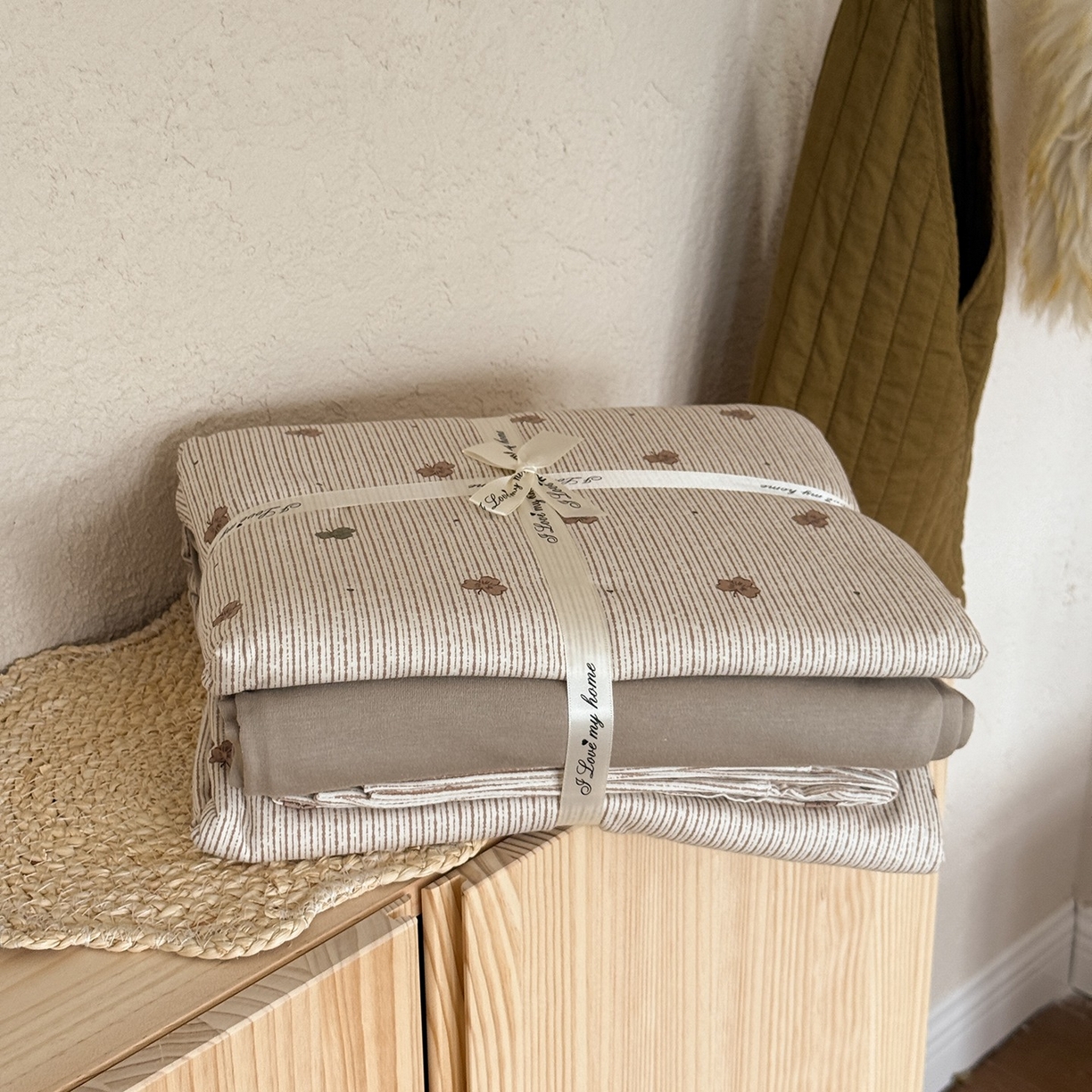 91家纺网 家纺一手货源 找家纺 爱丽丝 2025新款亲肤舒适针织棉四件套系列 幸运叶咖