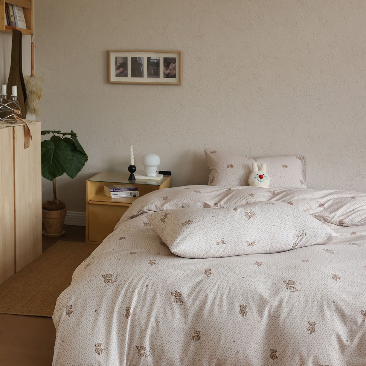 91家纺网 家纺一手货源 找家纺 爱丽丝 2025新款亲肤舒适针织棉四件套系列 熊熊乐园咖