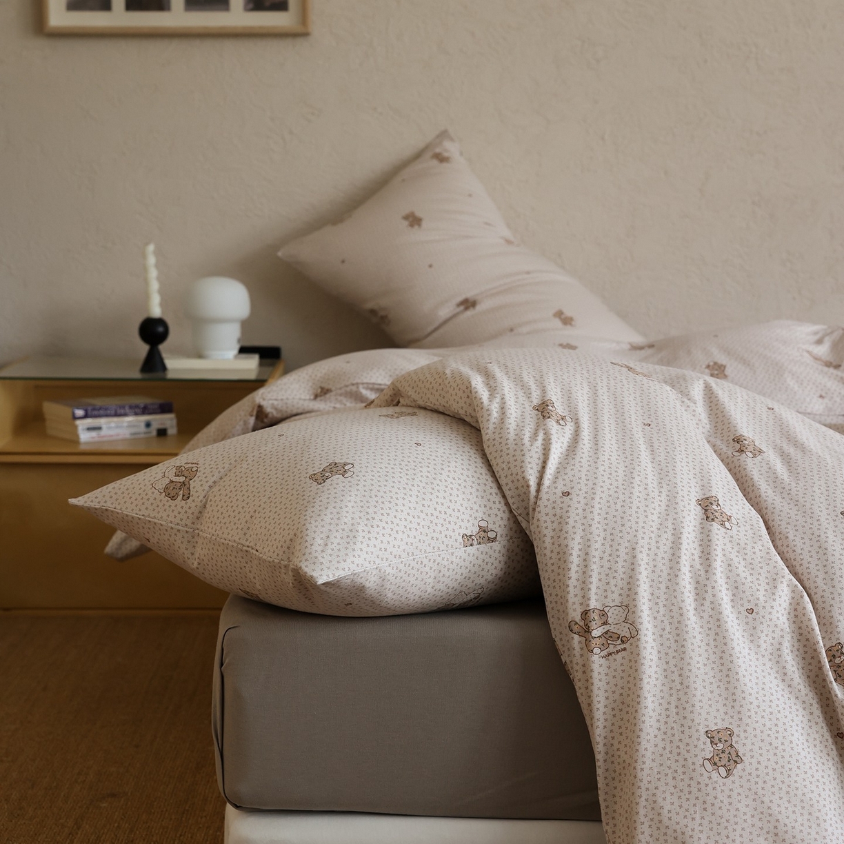 91家纺网 家纺一手货源 找家纺 爱丽丝 2025新款亲肤舒适针织棉四件套系列 熊熊乐园咖