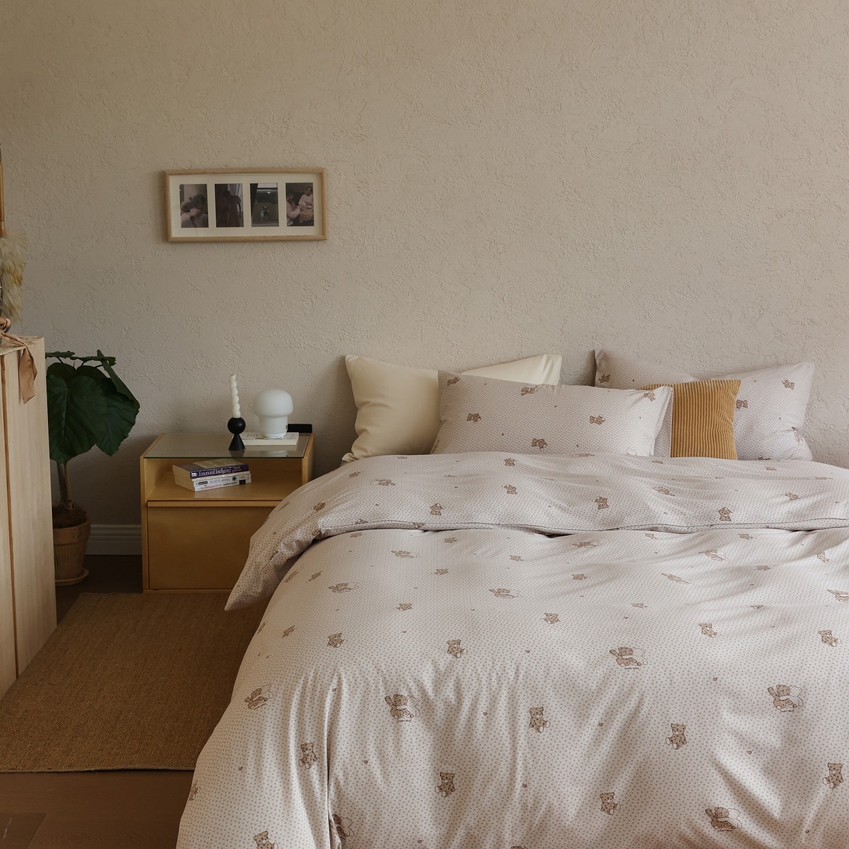 91家纺网 家纺一手货源 找家纺 爱丽丝 2025新款亲肤舒适针织棉四件套系列 熊熊乐园咖