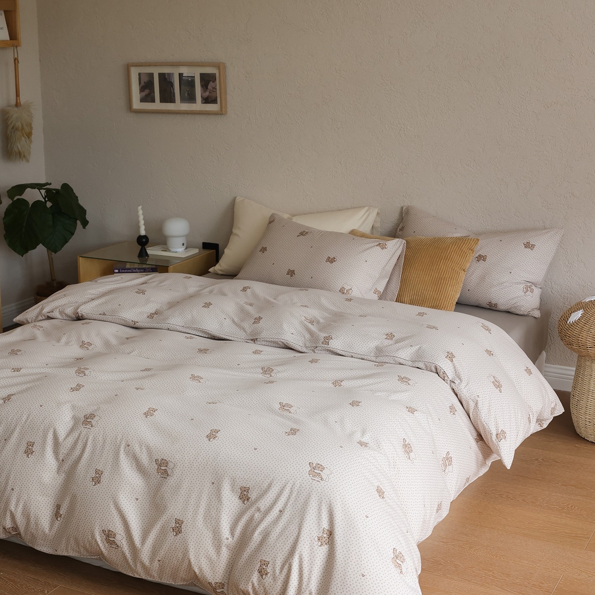 91家纺网 家纺一手货源 找家纺 爱丽丝 2025新款亲肤舒适针织棉四件套系列 熊熊乐园咖