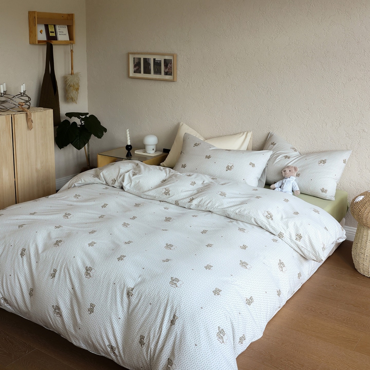 91家纺网 家纺一手货源 找家纺 爱丽丝 2025新款亲肤舒适针织棉四件套系列 熊熊乐园绿