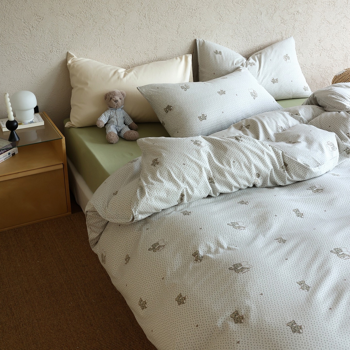 91家纺网 家纺一手货源 找家纺 爱丽丝 2025新款亲肤舒适针织棉四件套系列 熊熊乐园绿