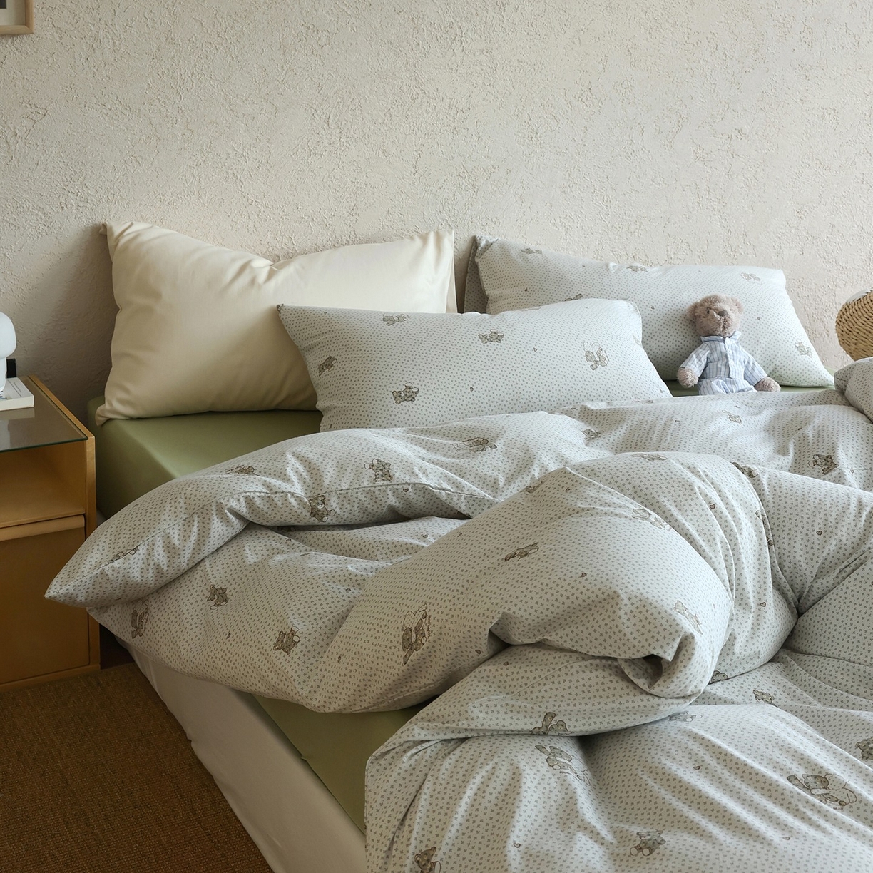 91家纺网 家纺一手货源 找家纺 爱丽丝 2025新款亲肤舒适针织棉四件套系列 熊熊乐园绿