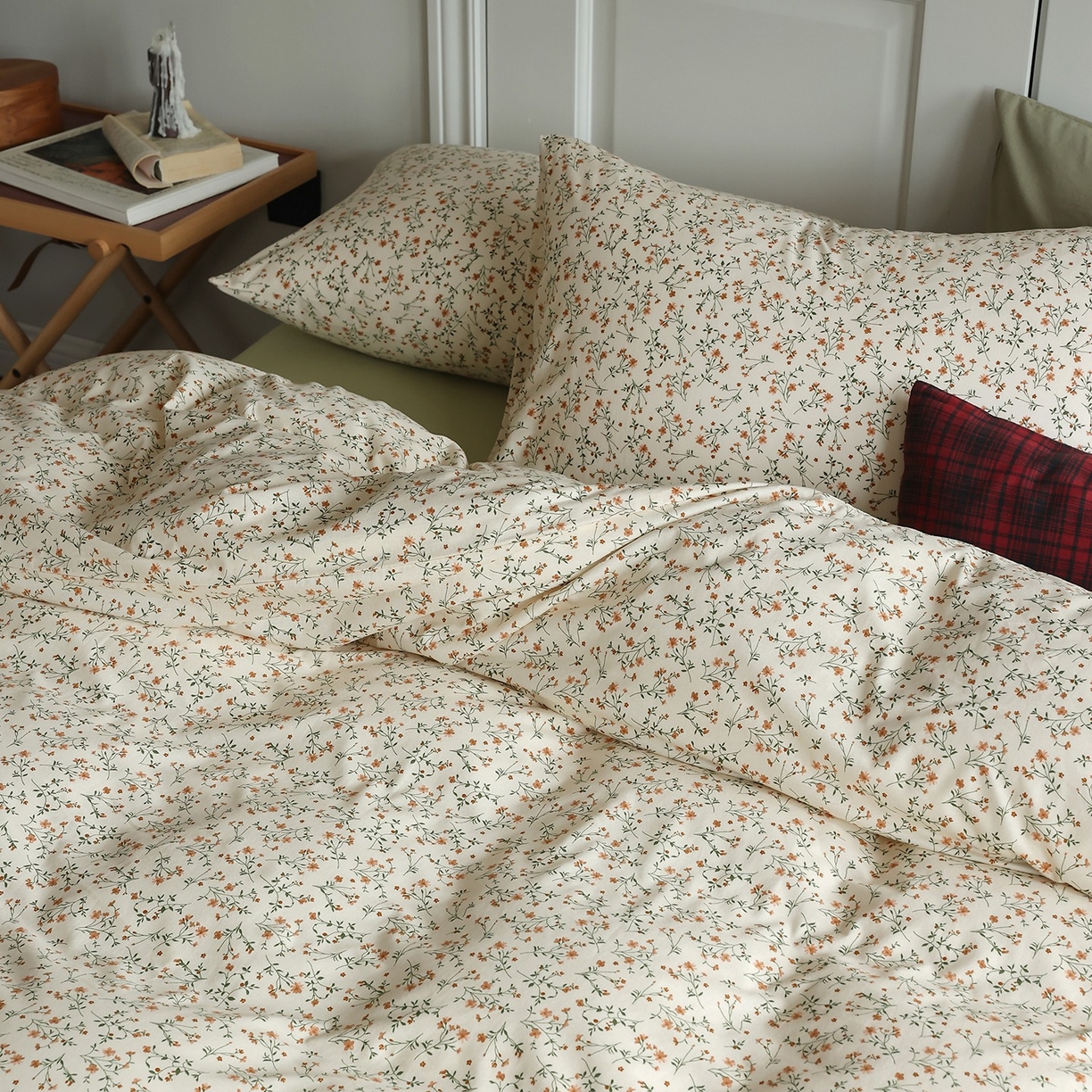 91家纺网 家纺一手货源 找家纺 爱丽丝 2025新款亲肤舒适针织棉四件套系列 迎春花卡其