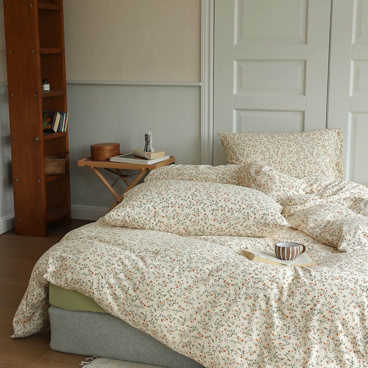 91家纺网 家纺一手货源 找家纺 爱丽丝 2025新款亲肤舒适针织棉四件套系列 迎春花卡其