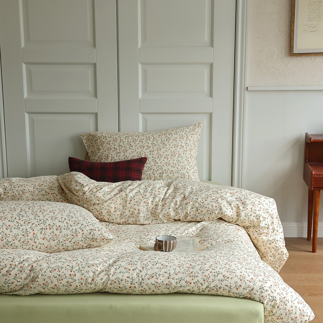 91家纺网 家纺一手货源 找家纺 爱丽丝 2025新款亲肤舒适针织棉四件套系列 迎春花卡其