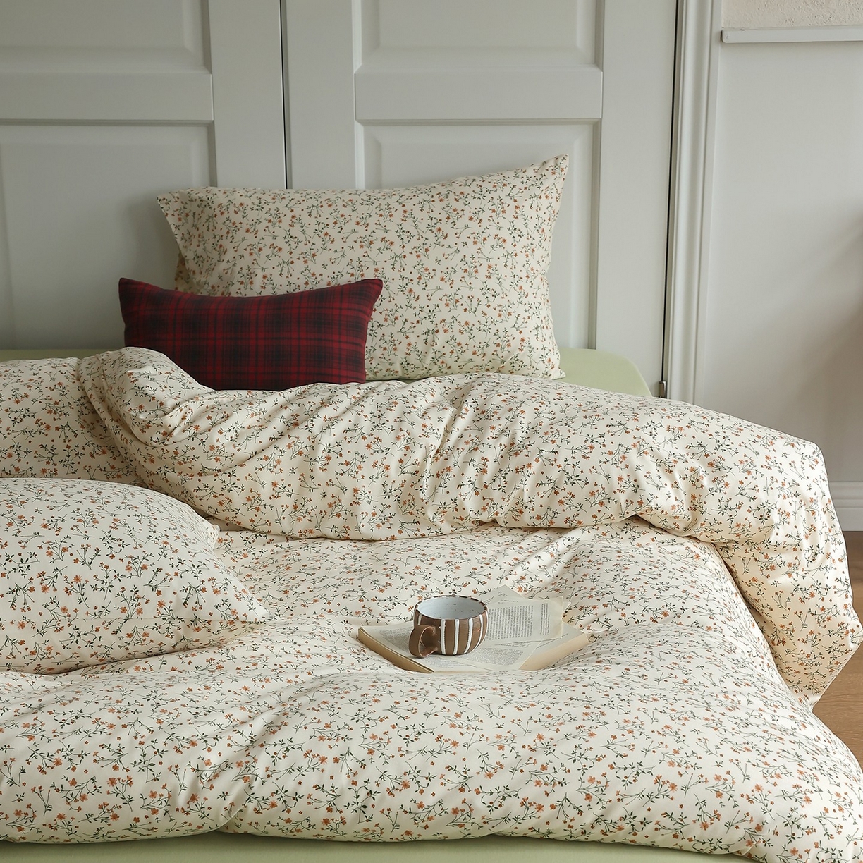 91家纺网 家纺一手货源 找家纺 爱丽丝 2025新款亲肤舒适针织棉四件套系列 迎春花卡其