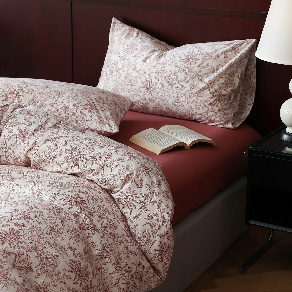 91家纺网 家纺一手货源 找家纺 爱丽丝 2025新款亲肤舒适针织棉四件套系列 枝秋红