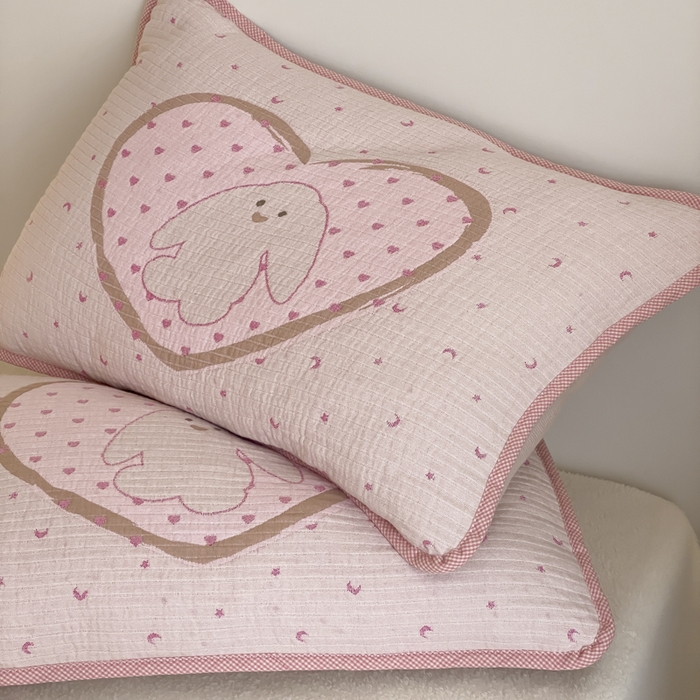 91家纺网 家纺一手货源 找家纺 麻依 2025新款软萌四层全棉纱布枕套 新月兔