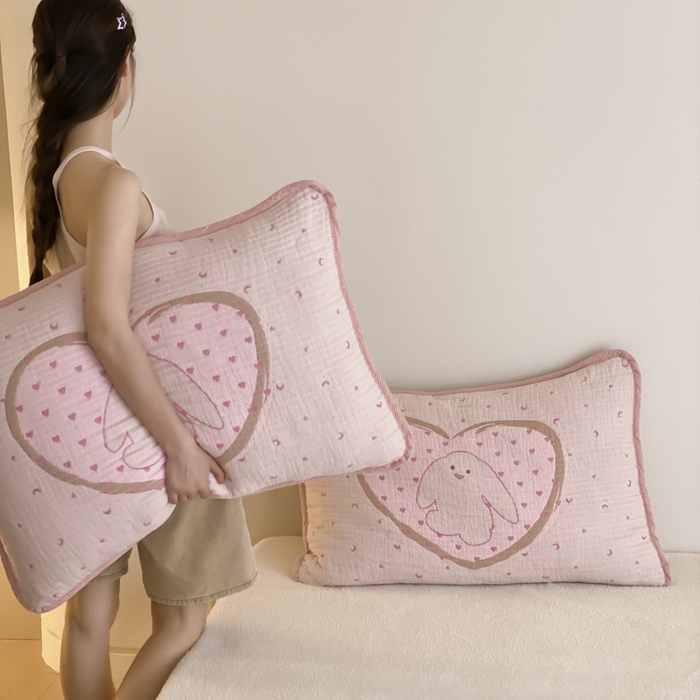 91家纺网 家纺一手货源 找家纺 麻依 2025新款软萌四层全棉纱布枕套 新月兔