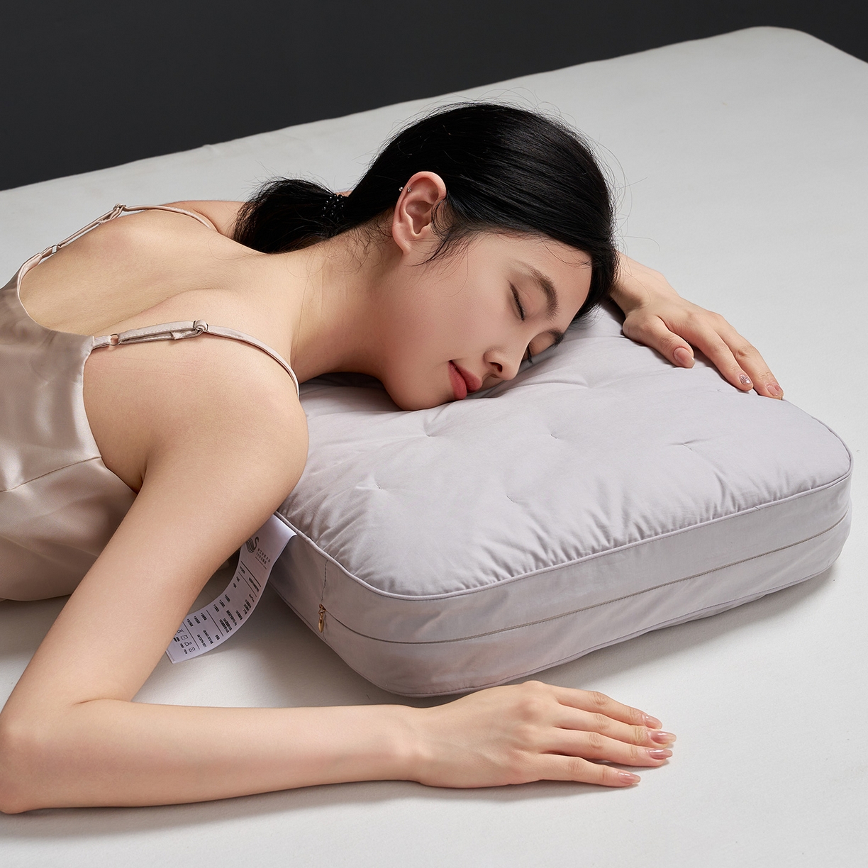 91家纺网 家纺一手货源 找家纺 （总）乐可 2025新款慢回弹鹅绒护颈枕记忆棉枕头枕芯