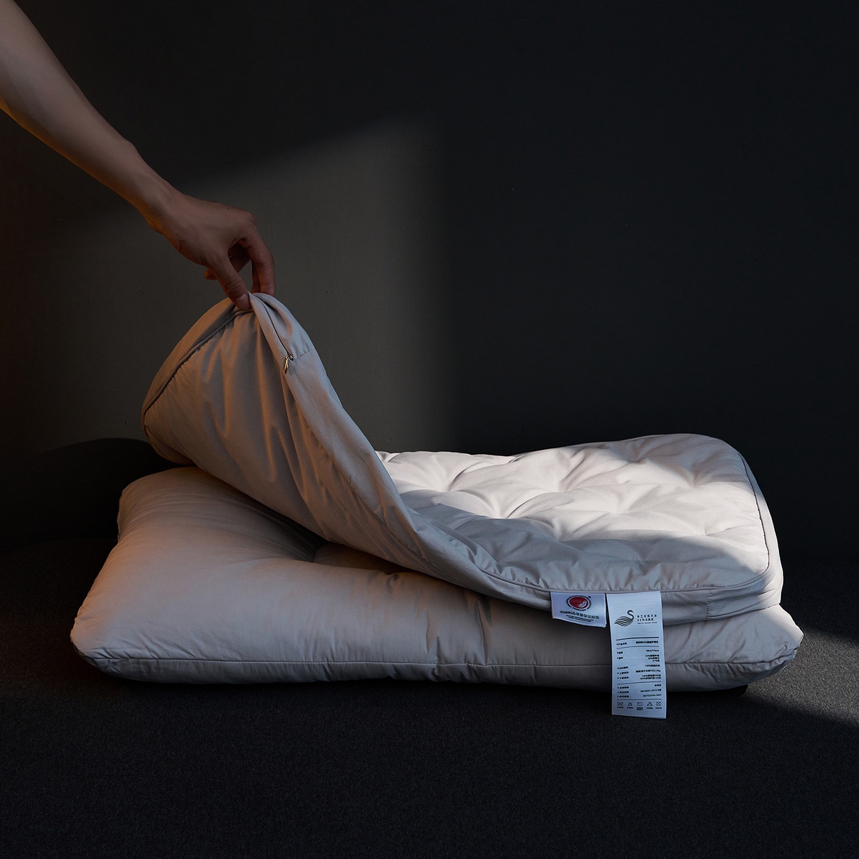 91家纺网 家纺一手货源 找家纺 （总）乐可 2025新款慢回弹鹅绒护颈枕记忆棉枕头枕芯