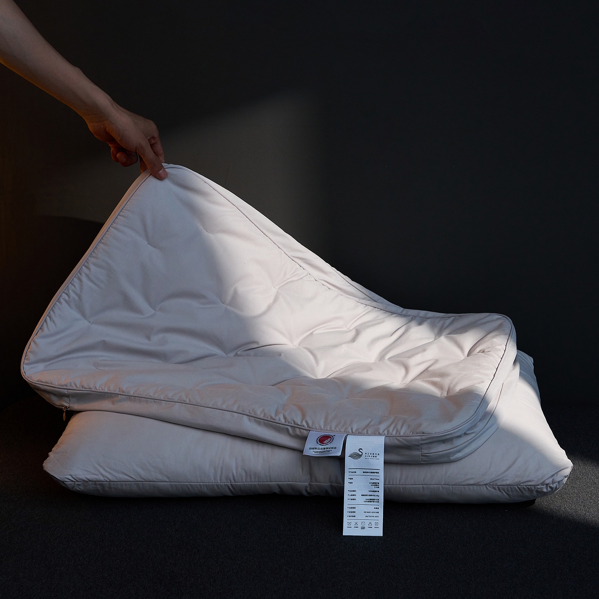 91家纺网 家纺一手货源 找家纺 （总）乐可 2025新款慢回弹鹅绒护颈枕记忆棉枕头枕芯