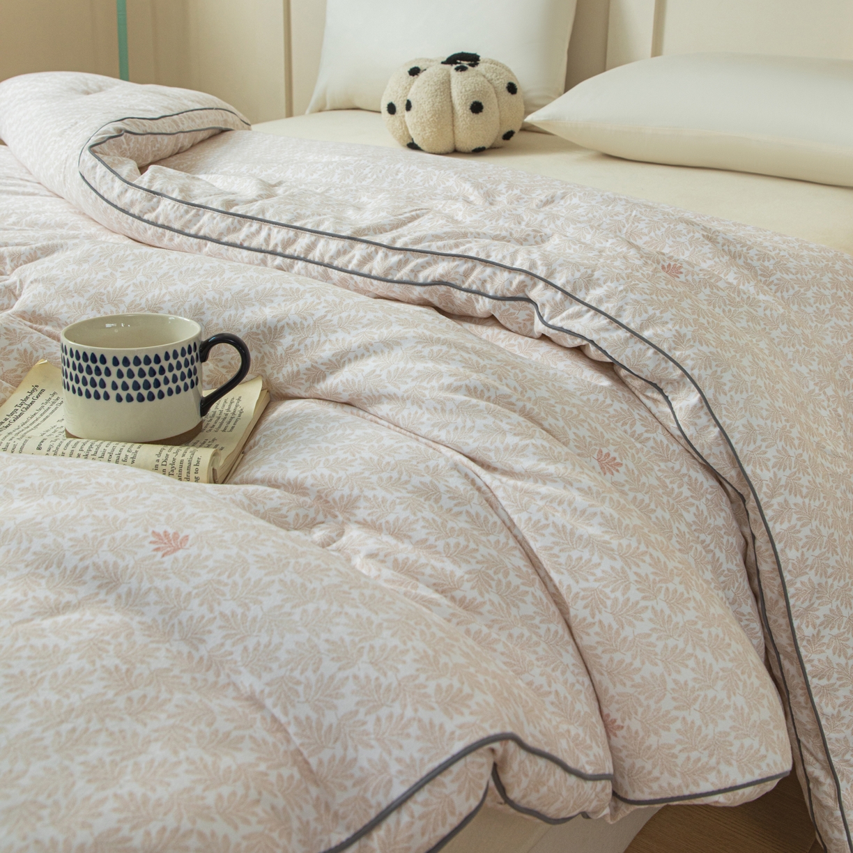 91家纺网 家纺一手货源 找家纺 大世界被王 2025新款印花立体暖绒冬被被子被芯 叶韵咖