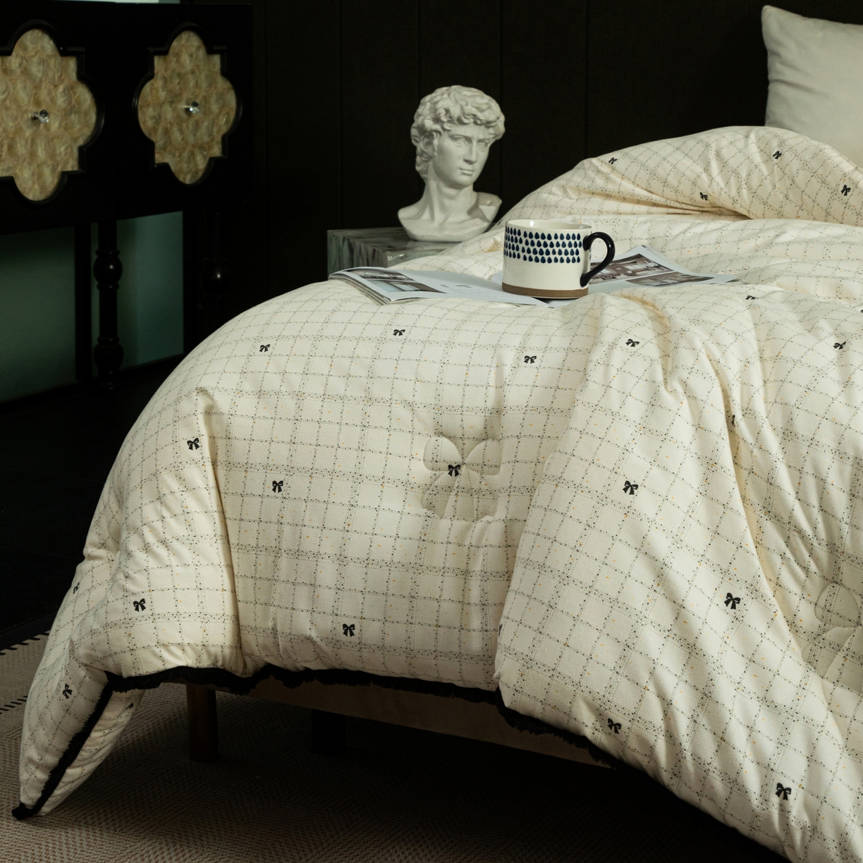 91家纺网 家纺一手货源 找家纺 大世界被王 2025新款蝴蝶结花边冬被被子被芯 米色