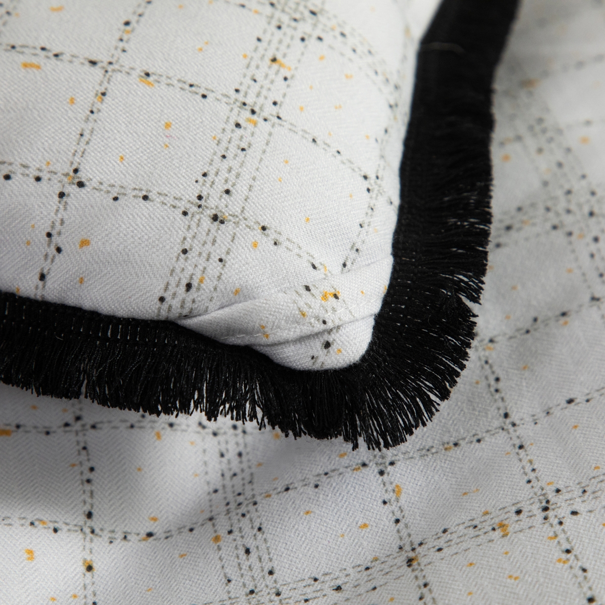 91家纺网 家纺一手货源 找家纺 大世界被王 2025新款蝴蝶结花边冬被被子被芯 白色