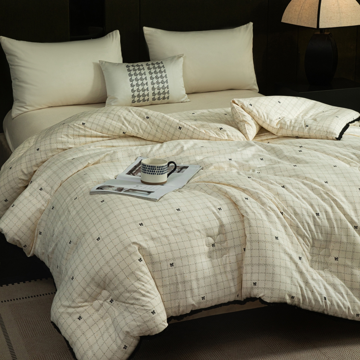 91家纺网 家纺一手货源 找家纺 大世界被王 2025新款蝴蝶结花边冬被被子被芯 米色