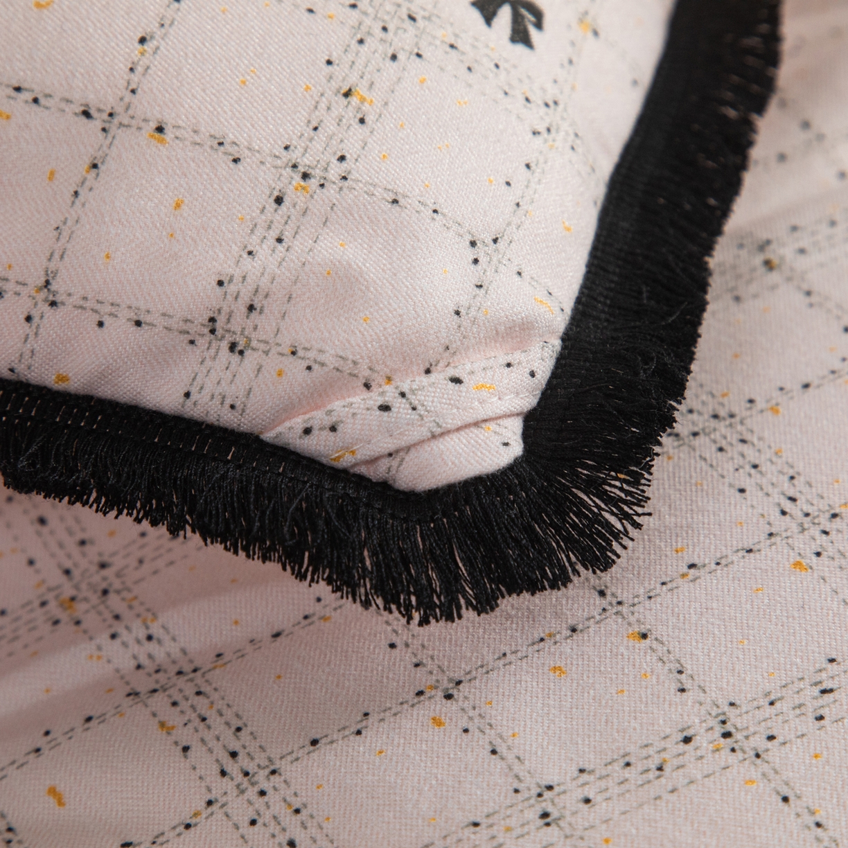 91家纺网 家纺一手货源 找家纺 大世界被王 2025新款蝴蝶结花边冬被被子被芯 粉色