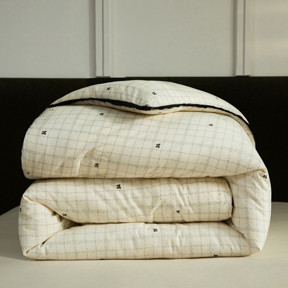 91家纺网 家纺一手货源 找家纺 大世界被王 2025新款蝴蝶结花边冬被被子被芯 米色