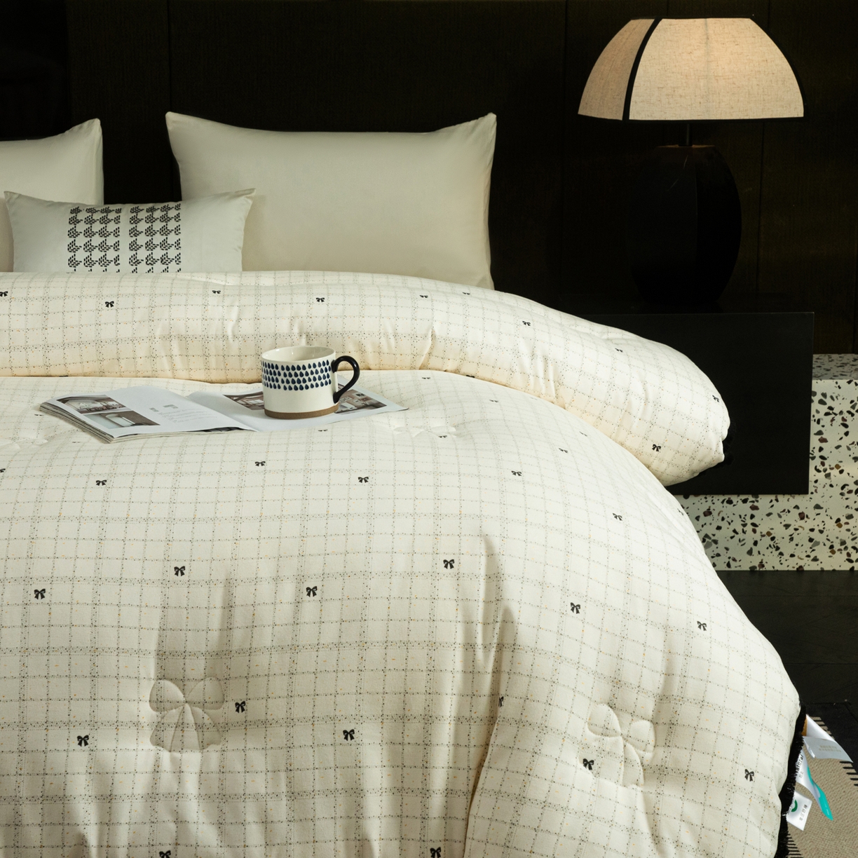 91家纺网 家纺一手货源 找家纺 大世界被王 2025新款蝴蝶结花边冬被被子被芯 米色