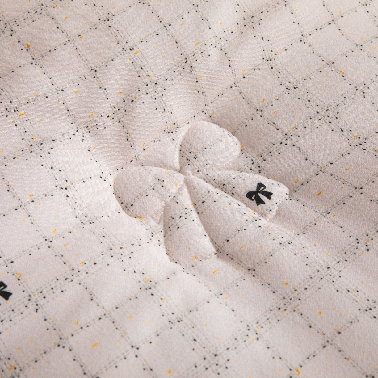 91家纺网 家纺一手货源 找家纺 大世界被王 2025新款蝴蝶结花边冬被被子被芯 粉色